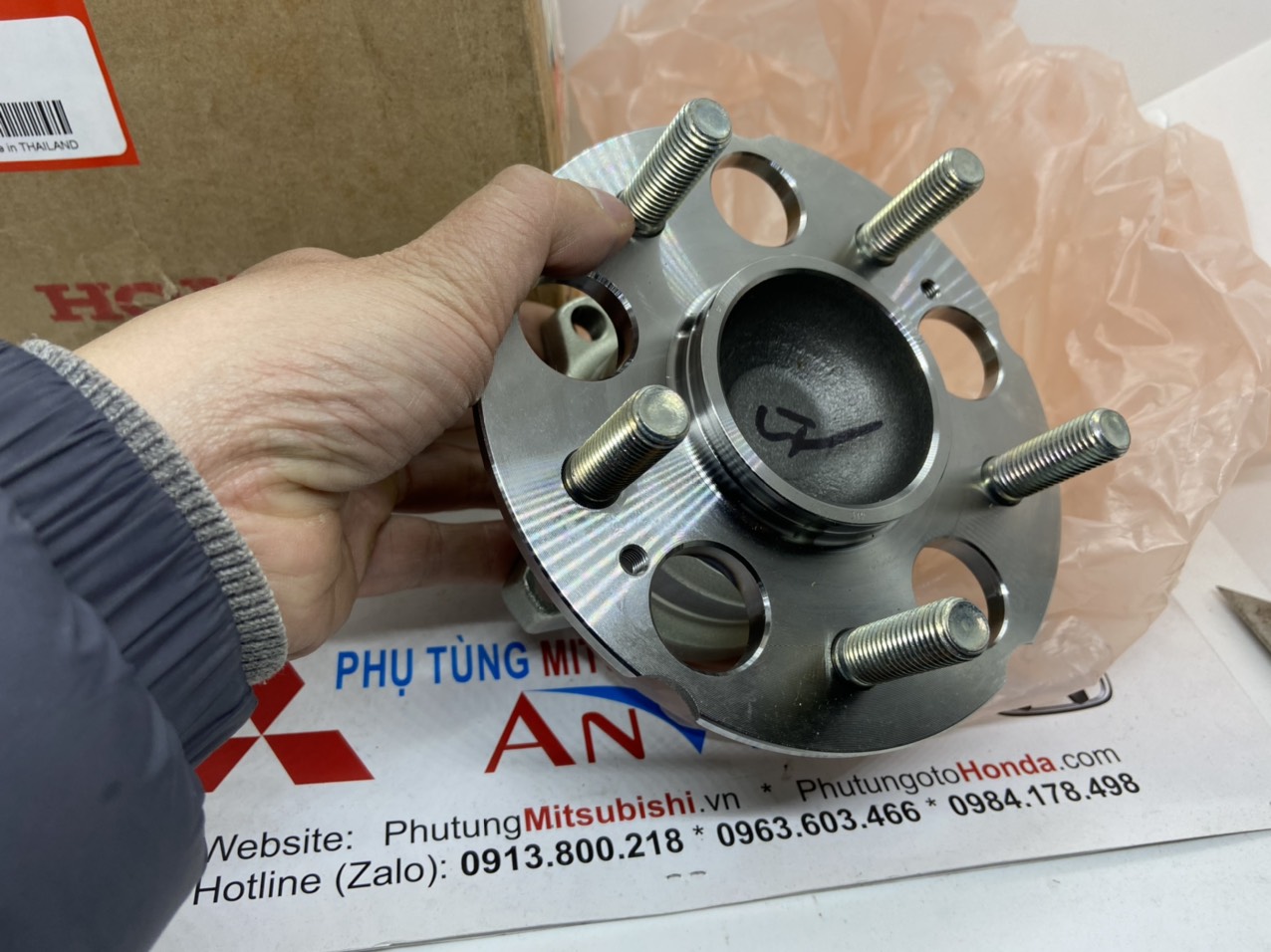 Bi moay ơ sau xe Honda CRV 2008 